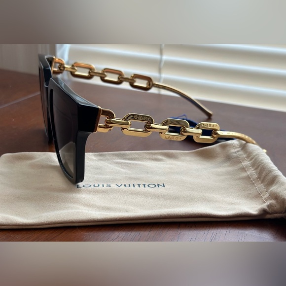 Louis Vuitton Edge Large Square Sunglasses - Picture 3 of 3